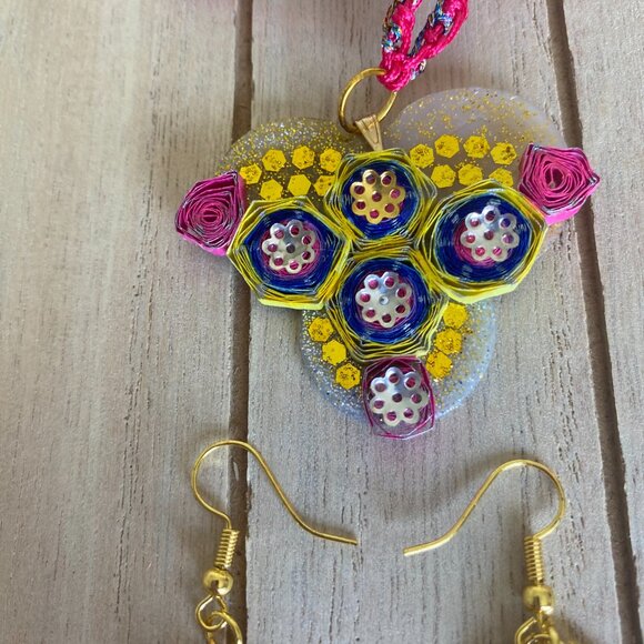 Quilling Love Shiny Flower Set - Picture 3 of 6